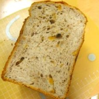 ドライイチジクとクルミの食パン
